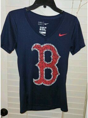Boston Red Sox Nike Athletic Cut T Shirt Women’s Small v neck